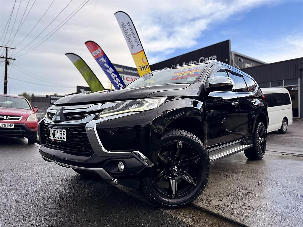 2017 Mitsubishi Pajero