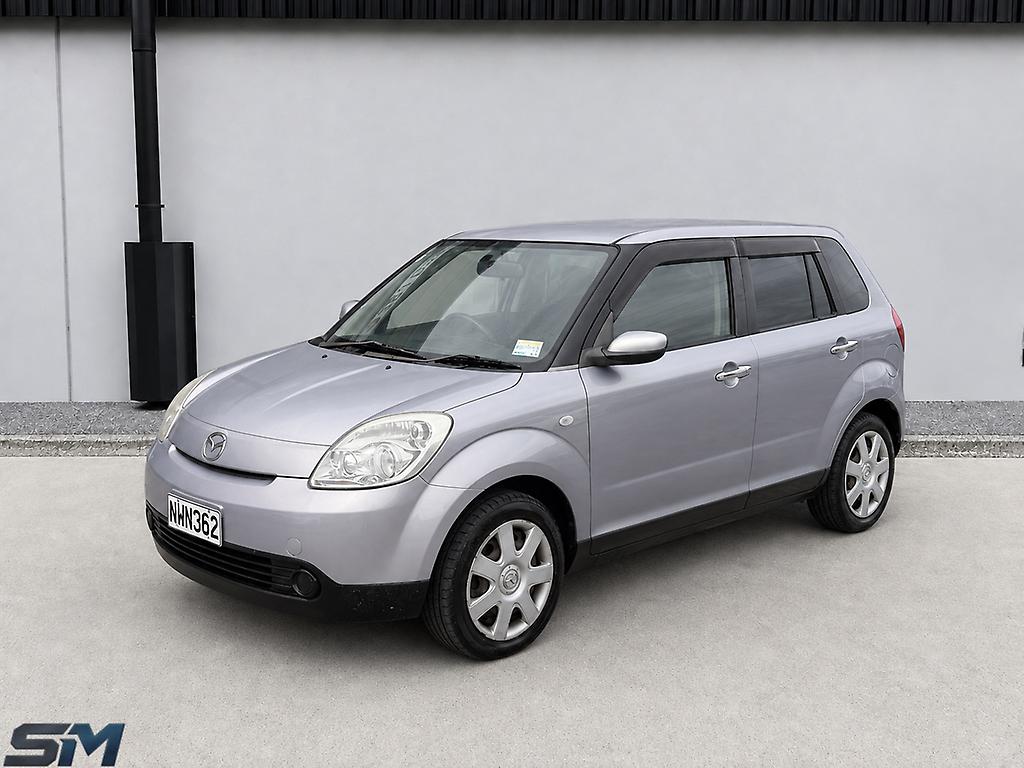 2004 Mazda Verisa