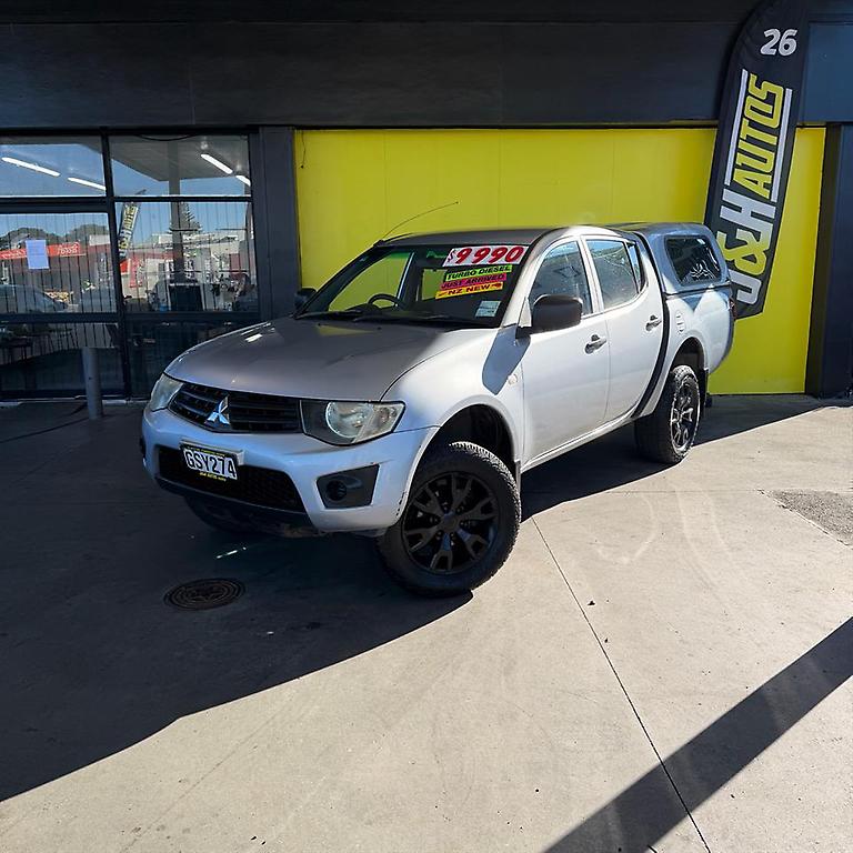 2011 MITSUBISHI TRITON