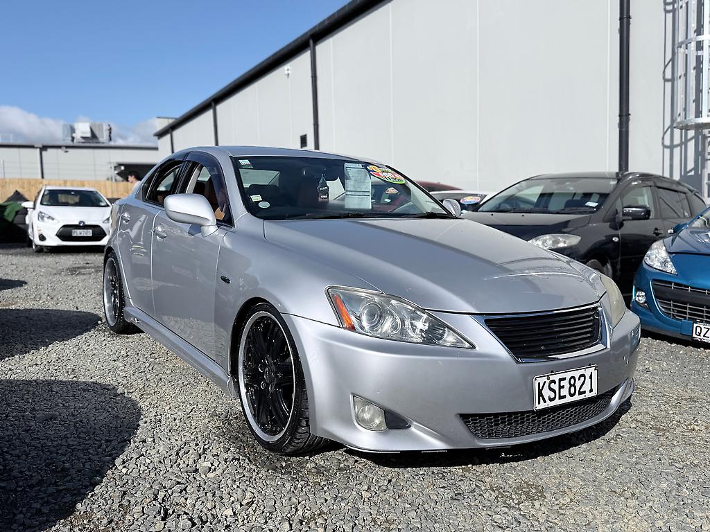 2005 LEXUS IS350