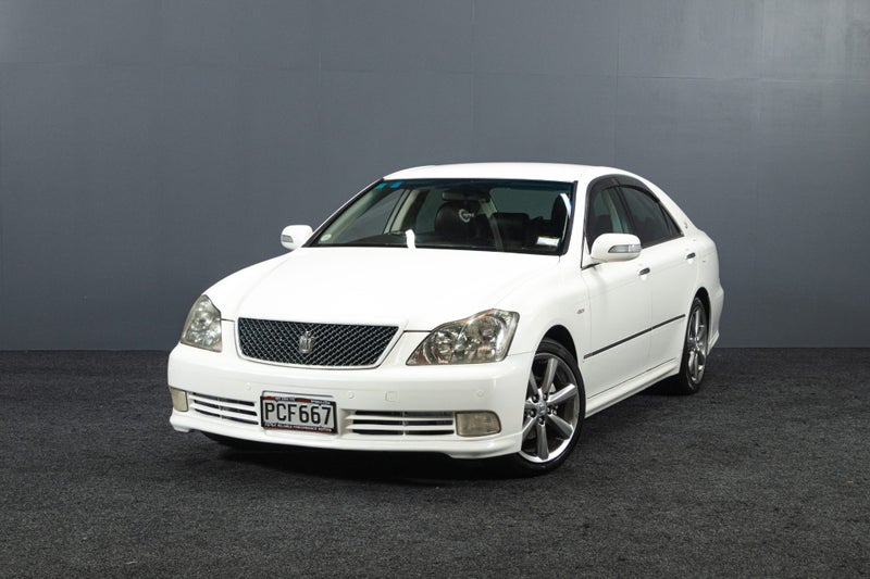 2004 TOYOTA CROWN
