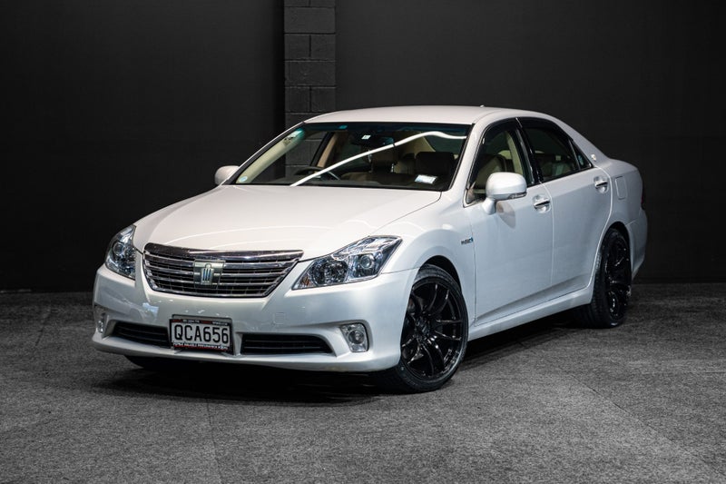 2011 TOYOTA CROWN