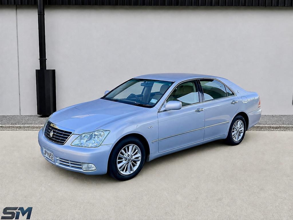 2004 TOYOTA CROWN