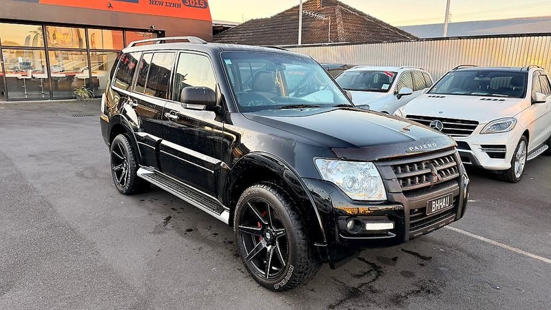 2017 MITSUBISHI PAJERO